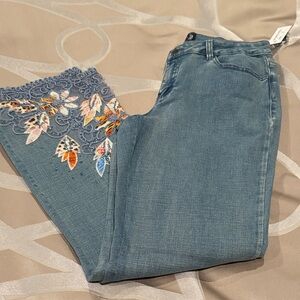 Elegant Embroidered Blue Cropped Jeans